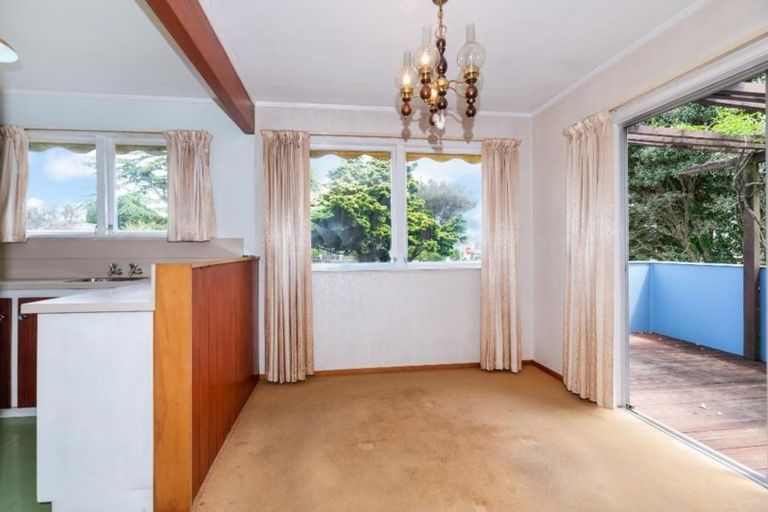 Photo of property in 2 Sunvue Road, Glen Eden, Auckland, 0602