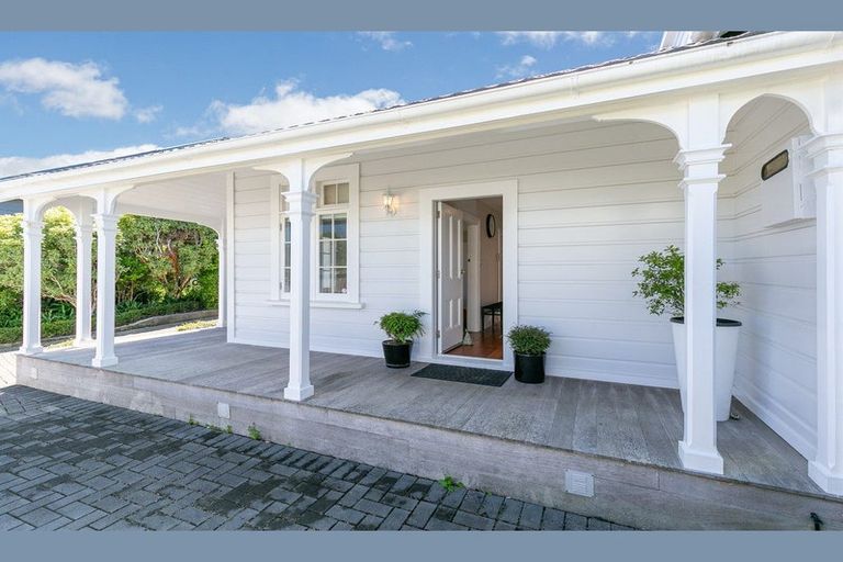 Photo of property in 15 Lucknow Terrace, Khandallah, Wellington, 6035
