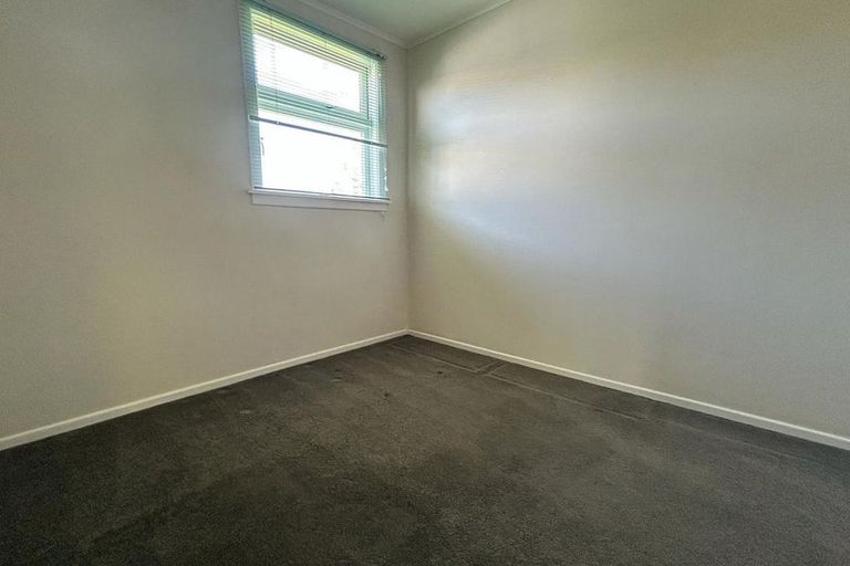 Photo of property in 106 Lincoln Park Avenue, Massey, Auckland, 0614