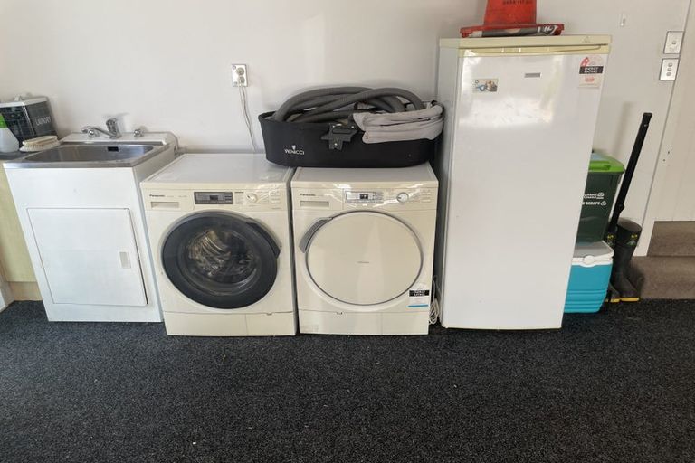 Photo of property in 17 Mansion Court, West Harbour, Auckland, 0618