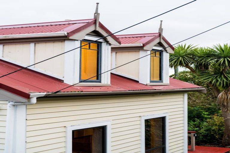 Photo of property in 2 Waireka Street, Ravensbourne, Dunedin, 9022