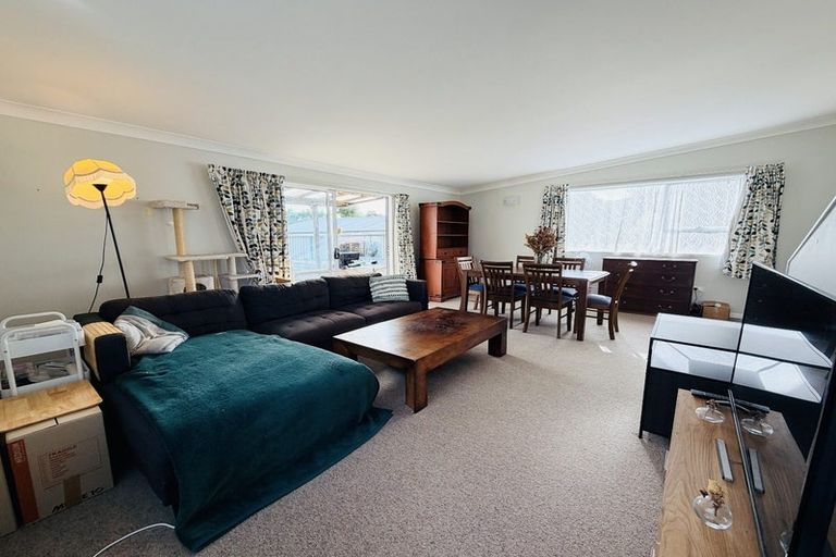 Photo of property in 8 Kaitawa Crescent, Paraparaumu, 5032