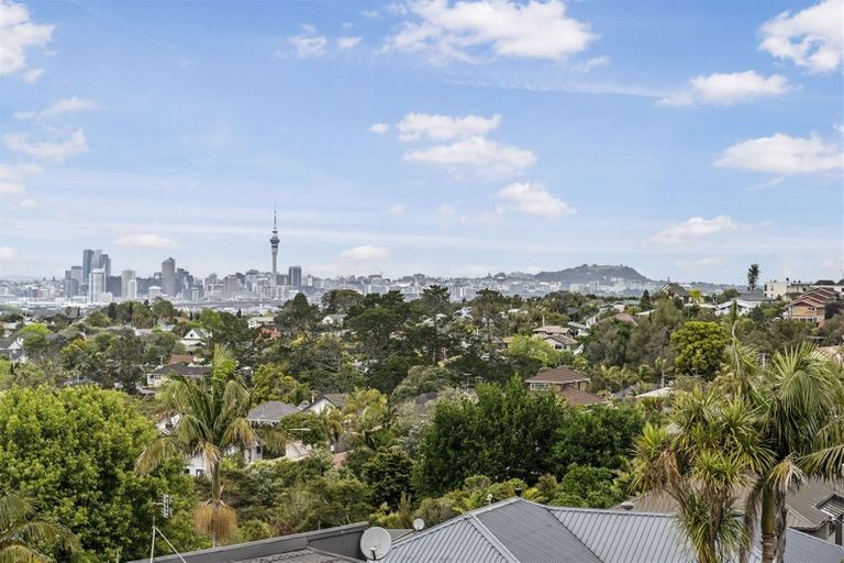 Photo of property in 2/165 Birkenhead Avenue, Birkenhead, Auckland, 0626