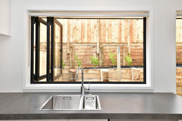 Photo of property in 31 Maraeariki Avenue, Orewa, 0931