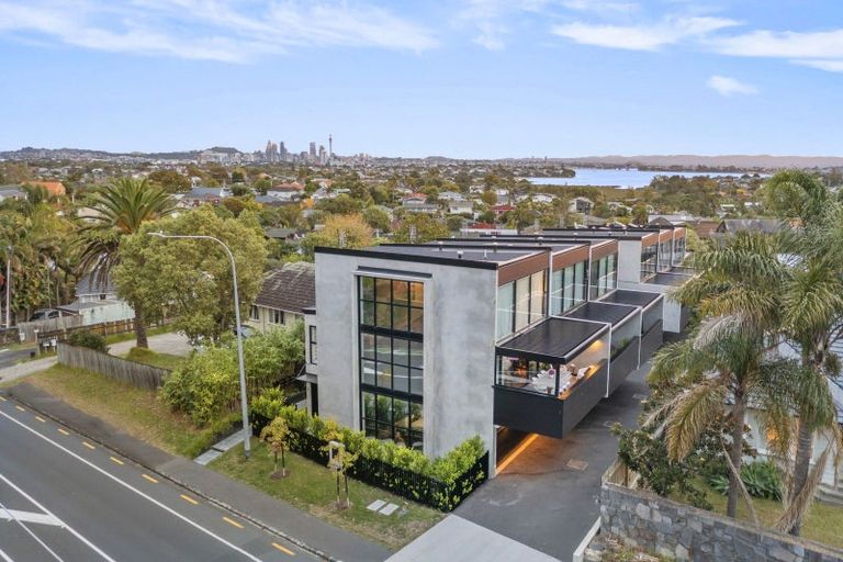 Photo of property in 1/279 Lake Road, Belmont, Auckland, 0622