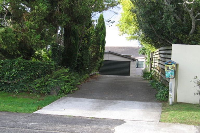 Photo of property in 48 Rewarewa Road, Te Atatu Peninsula, Auckland, 0610