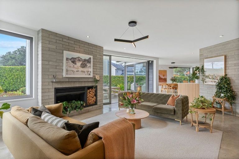 Photo of property in 33a Stanley Point Road, Stanley Point, Auckland, 0624