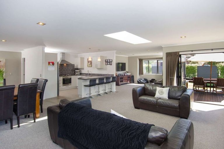 Photo of property in 2 Shaun Close, Papamoa Beach, Papamoa, 3118
