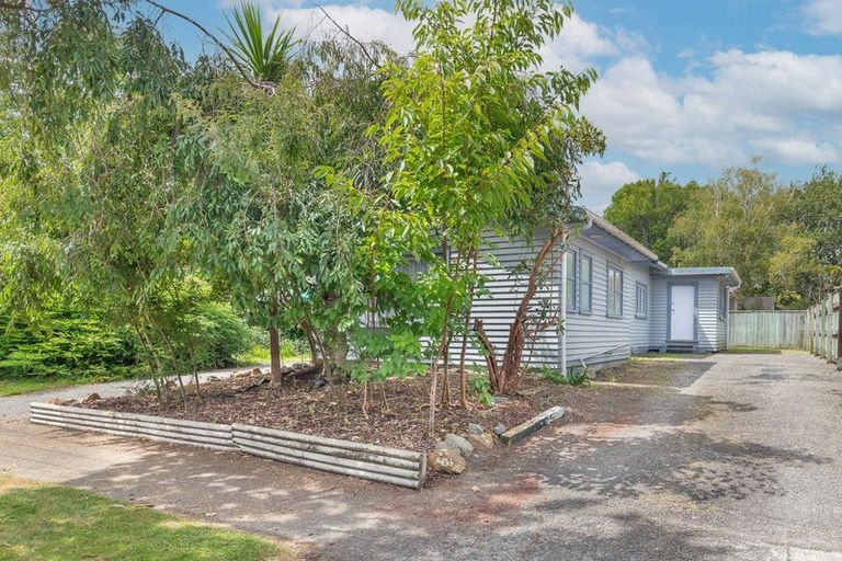 Photo of property in 88 Queenwood Road, Levin, 5510
