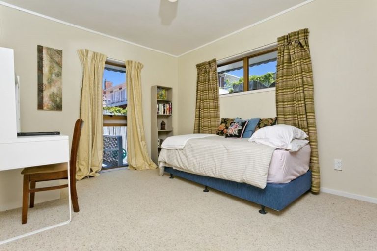 Photo of property in 2/52 Manuka Road, Glenfield, Auckland, 0629