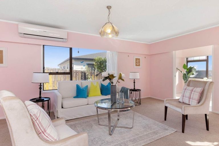 Photo of property in 2/27 Derrimore Heights, Clover Park, Auckland, 2019