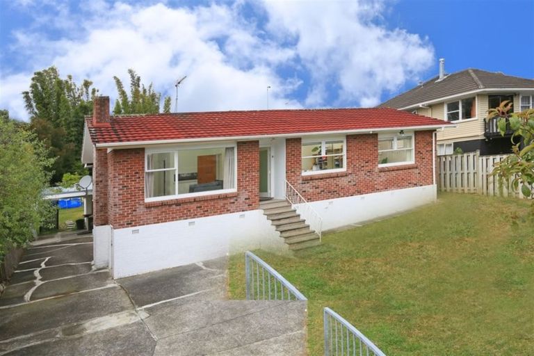 Photo of property in 56 Stottholm Road, Titirangi, Auckland, 0604