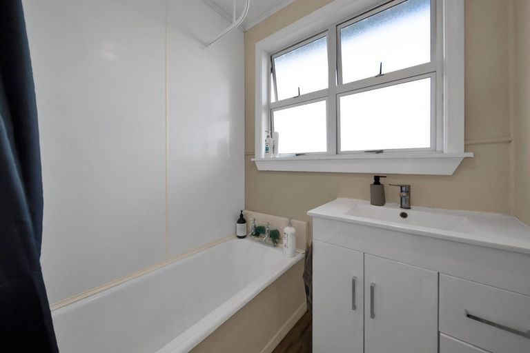 Photo of property in 11 Manawapou Road, Hawera, 4610