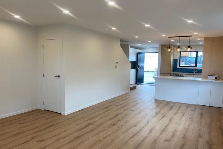 Photo of property in 2/28 Croydon Road, New Lynn, Auckland, 0600