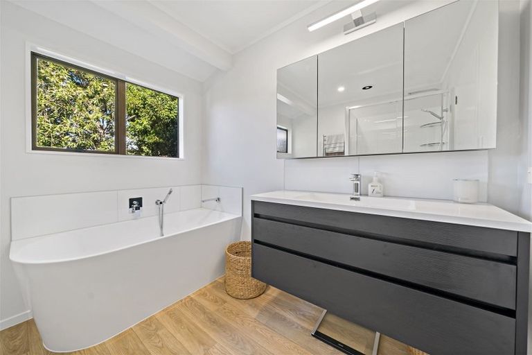 Photo of property in 80 Kervil Avenue, Te Atatu Peninsula, Auckland, 0610