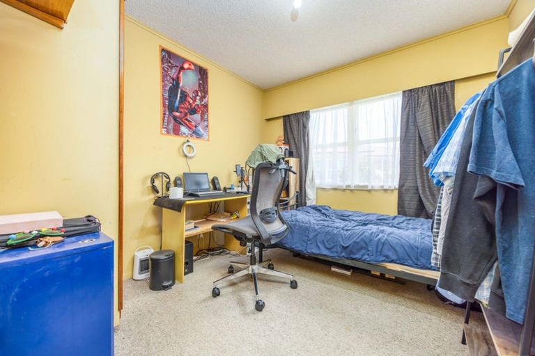 Photo of property in 2 Lansdown Avenue, Papatoetoe, Auckland, 2025