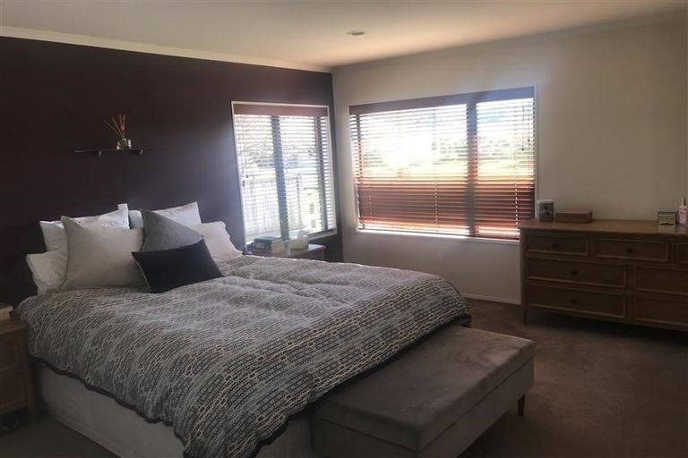 Photo of property in 13 Knightsbridge Place, Taradale, Napier, 4112