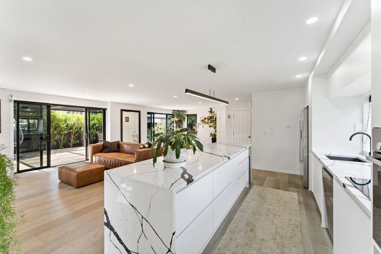 Photo of property in 2 Tollana Road, Te Atatu Peninsula, Auckland, 0610