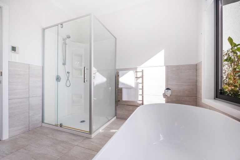 Photo of property in 12 Fleetwood Lane, Turitea, Palmerston North, 4472