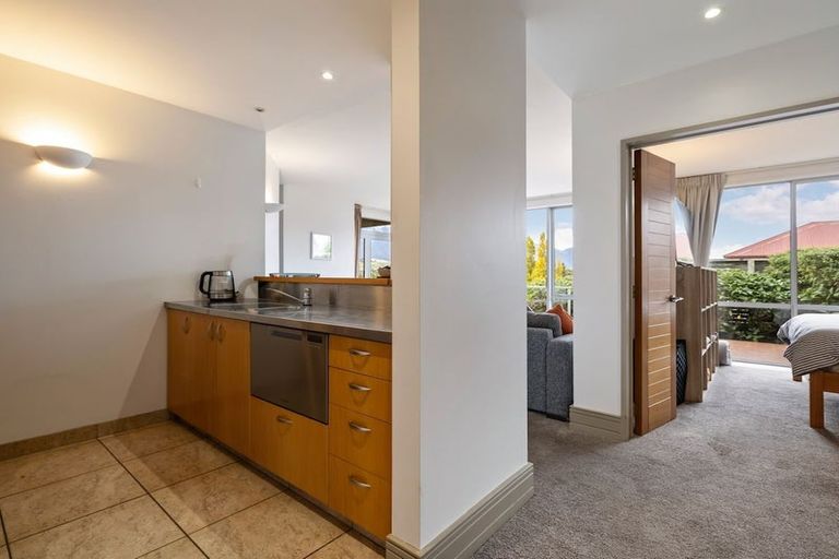 Photo of property in Rahiri Apartments, 2/23 Adelaide Street, Queenstown, 9300