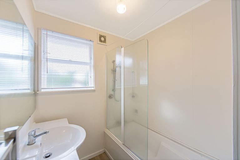 Photo of property in 38 Lanigan Street, Birkdale, Auckland, 0626