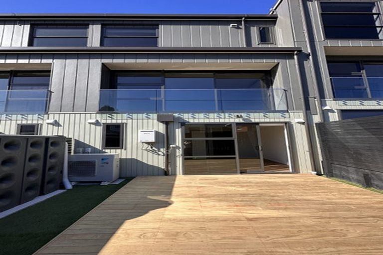 Photo of property in 10 Ware Place, Pakuranga Heights, Auckland, 2010