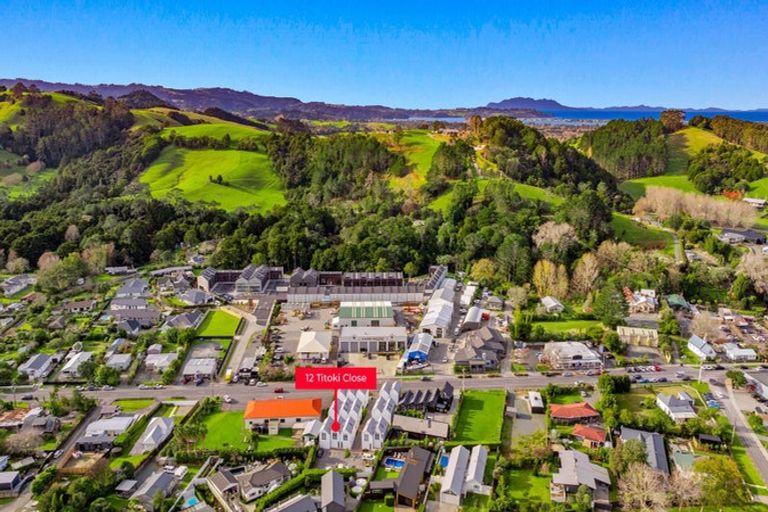 Photo of property in 12 Titoki Close, Matakana, 0985
