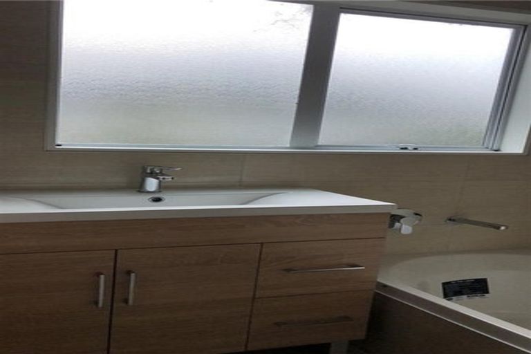 Photo of property in 61 Hassan Drive, Massey, Auckland, 0614