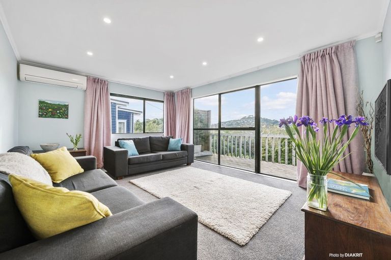 Photo of property in 9 Birdwood Street, Karori, Wellington, 6012