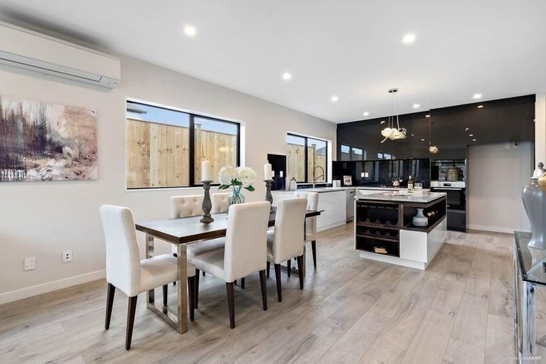 Photo of property in 4 Cloonlyon Drive, Flat Bush, Auckland, 2019