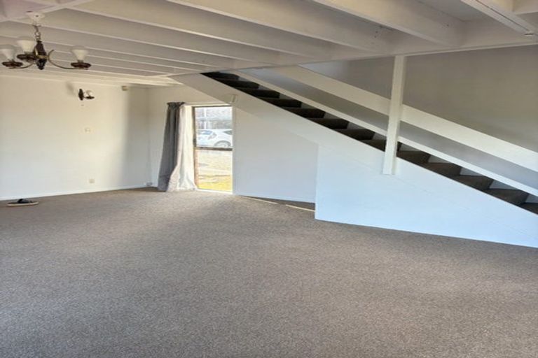 Photo of property in 2/48 Tree View Avenue, Glenfield, Auckland, 0629