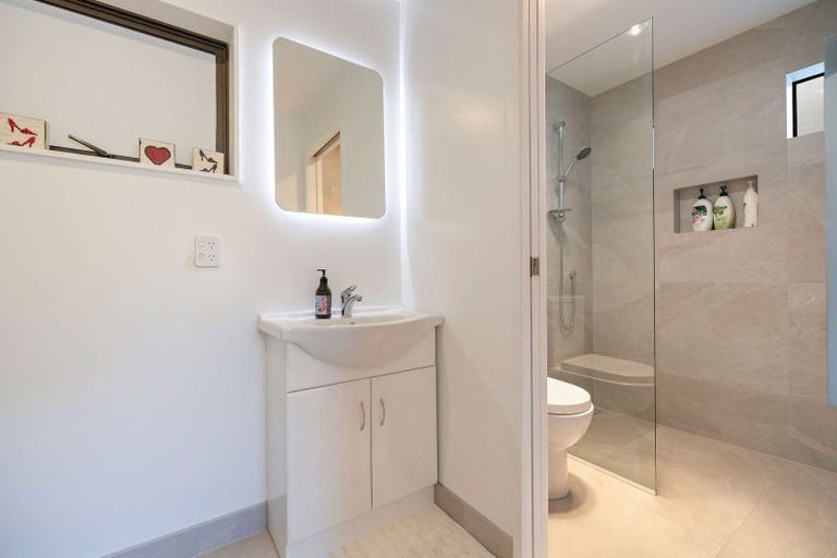 Photo of property in 22 Golden Terrace, Queenstown, 9300
