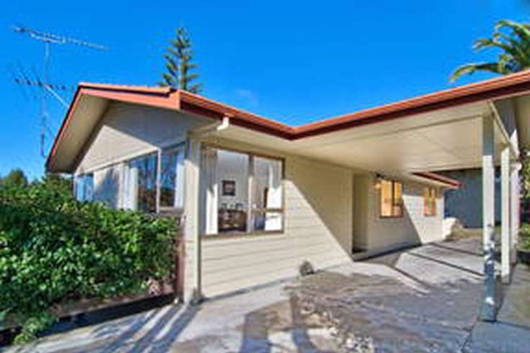 Photo of property in 11 Shona Place, Henderson, Auckland, 0612