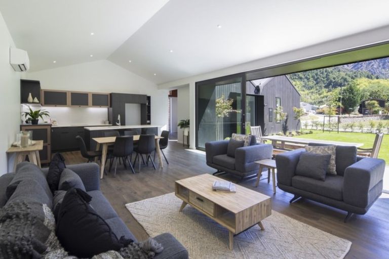 Photo of property in 34 Flynn Lane, Arrowtown, 9302