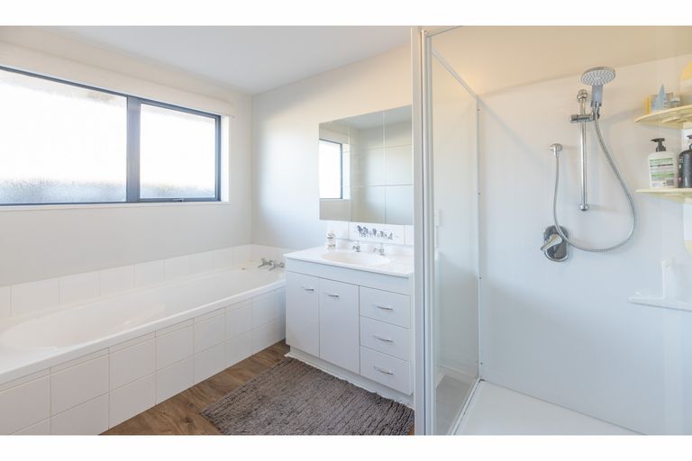 Photo of property in 18 Durrell Way, Rolleston, 7614