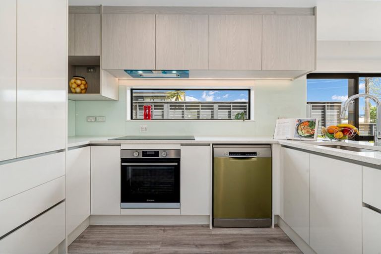 Photo of property in 13a Renata Crescent, Te Atatu Peninsula, Auckland, 0610