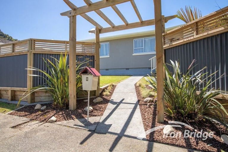 Photo of property in 2 Hartford Crescent, Totara Park, Upper Hutt, 5018