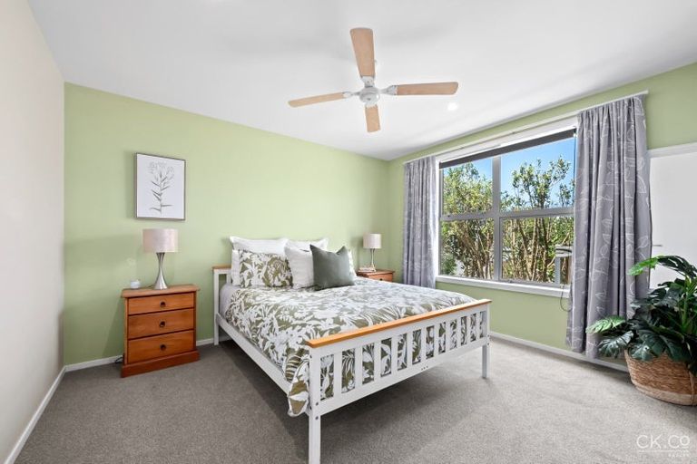 Photo of property in 22 Otonga Heights, Maungaraki, Lower Hutt, 5010