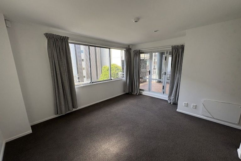Photo of property in 8 Madeira Lane, Massey, 0614