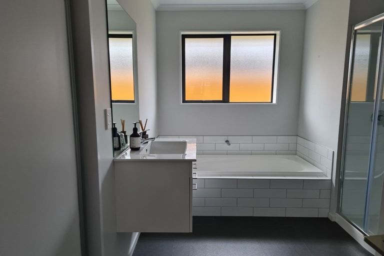 Photo of property in 8 Northmoor Boulevard, Rolleston, 7615