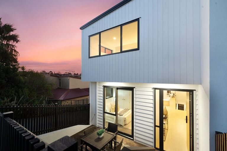 Photo of property in 11a Hebron Road, Waiake, Auckland, 0630