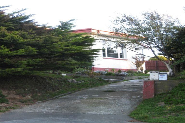 Photo of property in 2 Lyndfield Lane, Newlands, Wellington, 6037