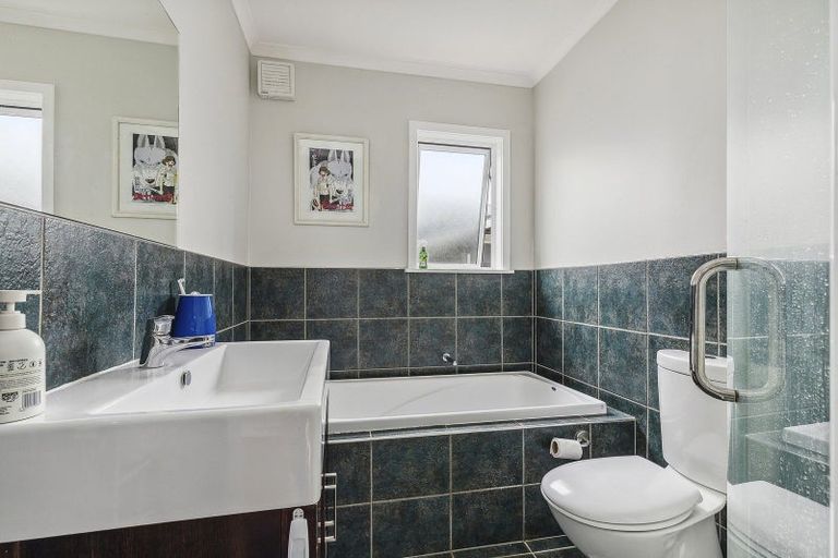 Photo of property in 101 Apu Crescent, Lyall Bay, Wellington, 6022