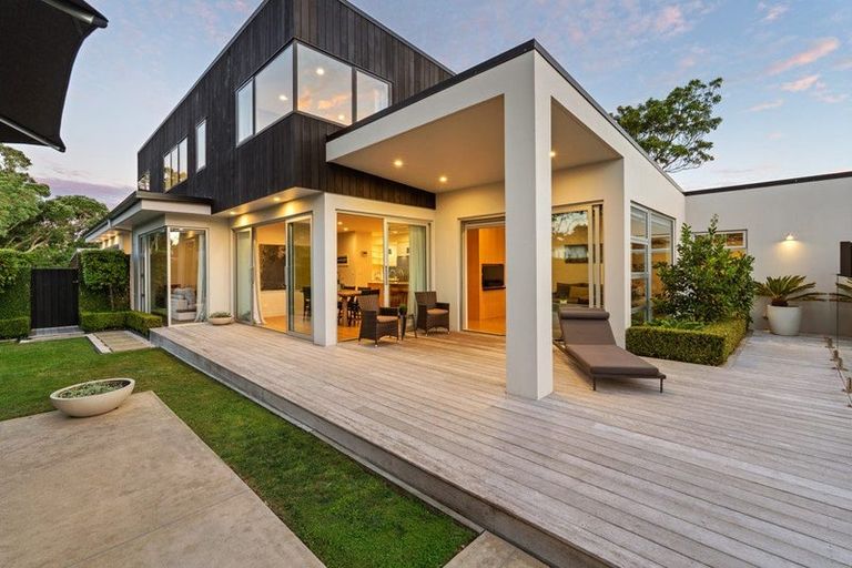 Photo of property in 52 Walton Street, Red Beach, 0932
