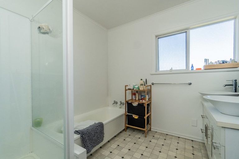 Photo of property in 2/132 Nile Road, Milford, Auckland, 0620
