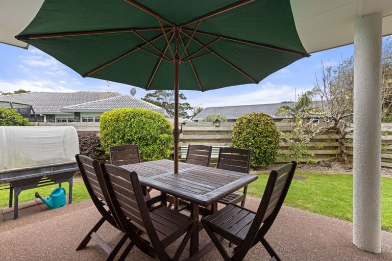 Photo of property in 6 Settlers Grove, Orewa, 0931