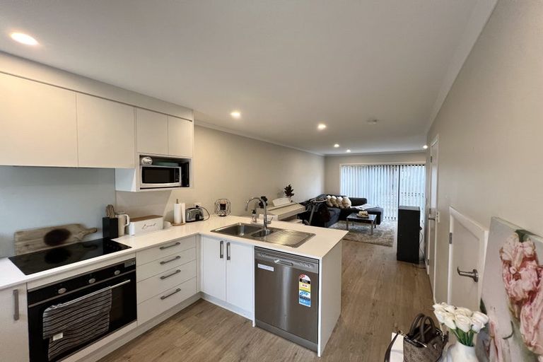 Photo of property in 8/125b Metcalfe Road, Ranui, Auckland, 0612