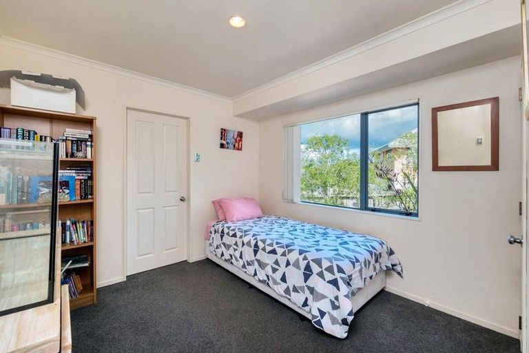 Photo of property in 14 San Vito Place, Henderson, Auckland, 0612