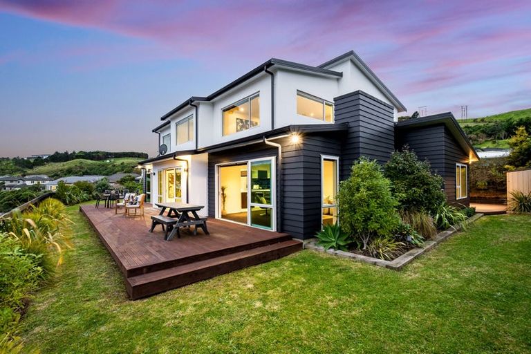 Photo of property in 26 Kilkelly Close, Tawa, Wellington, 5028