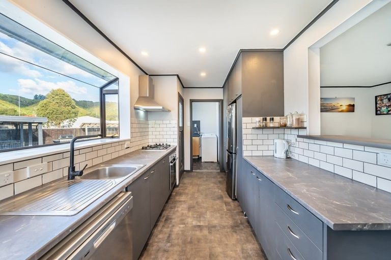 Photo of property in 27 Mountbatten Grove, Clouston Park, Upper Hutt, 5018